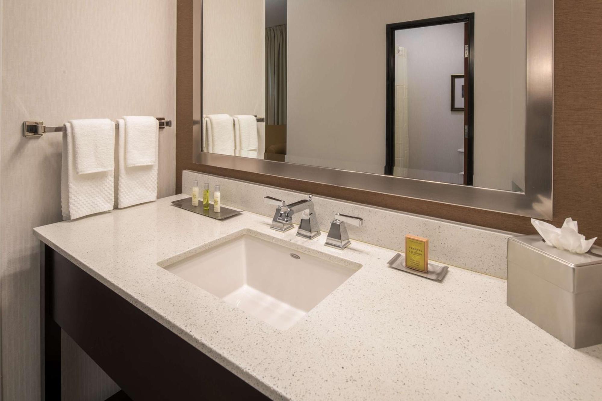 Doubletree By Hilton Vancouver Eksteriør bilde